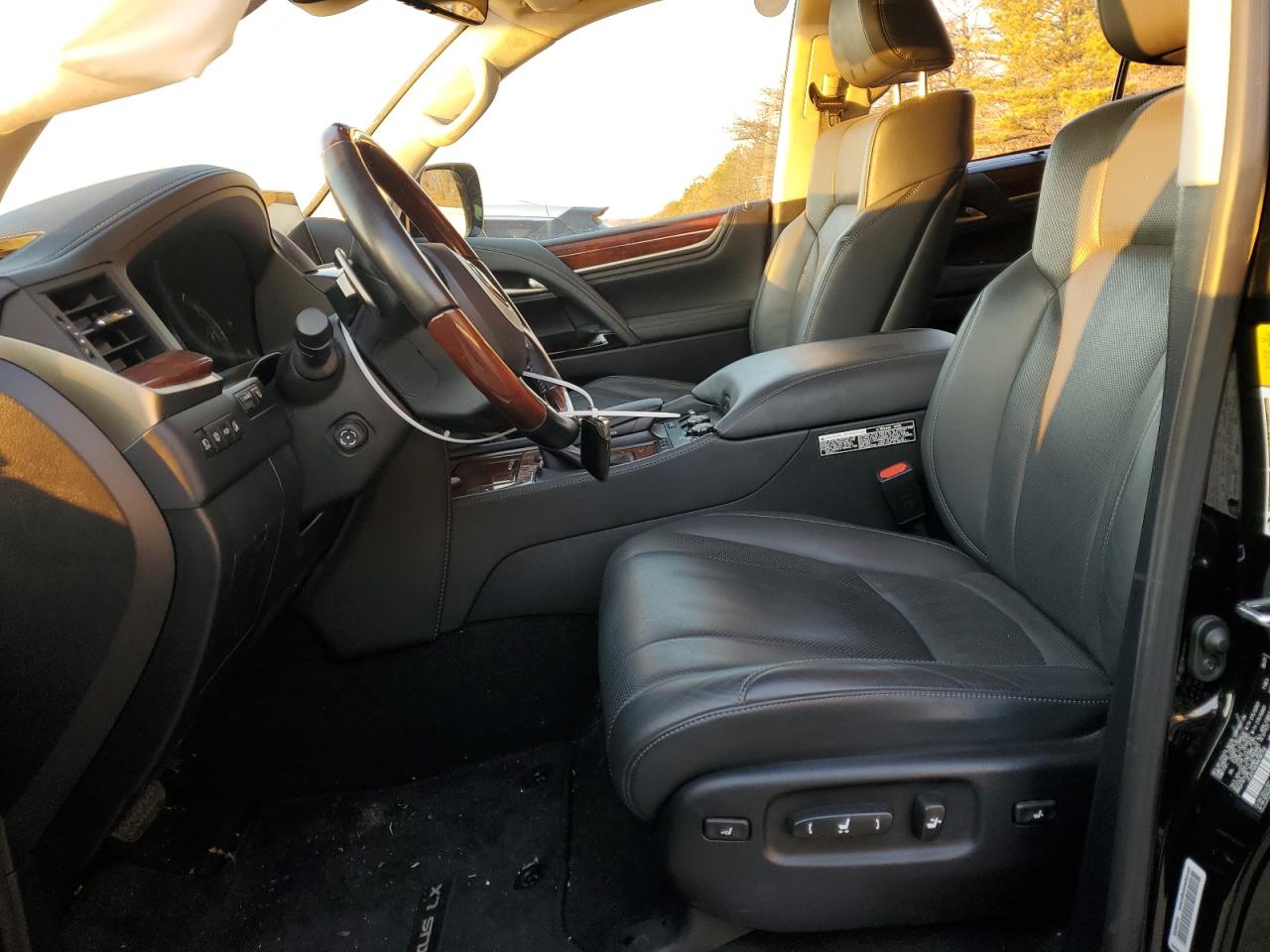 2021 Lexus LX - Image 7