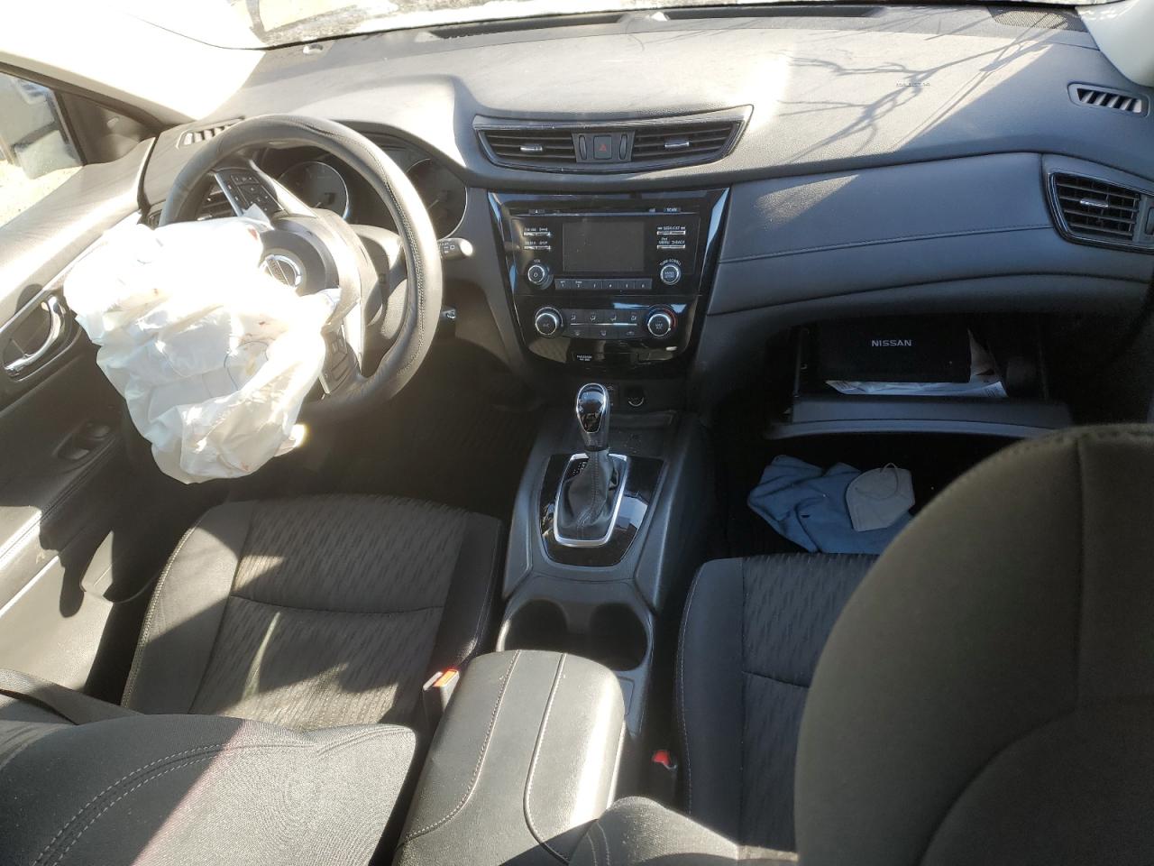 2017 Nissan Rogue - Image 8
