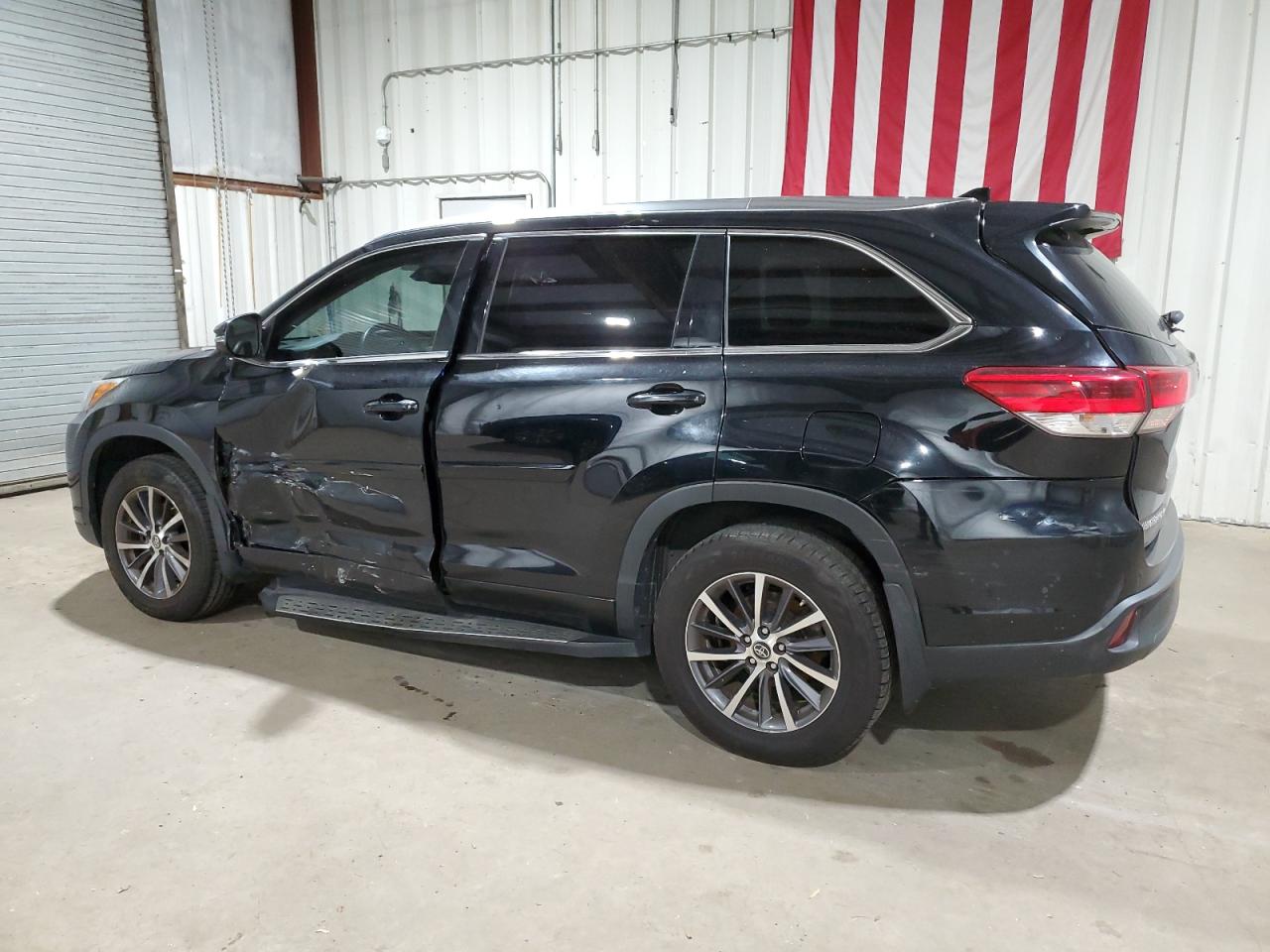2018 Toyota Highlander - Image 2