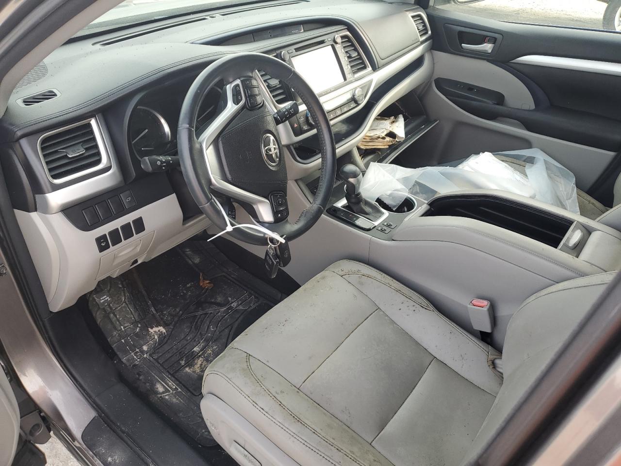 2016 Toyota Highlander - Image 8