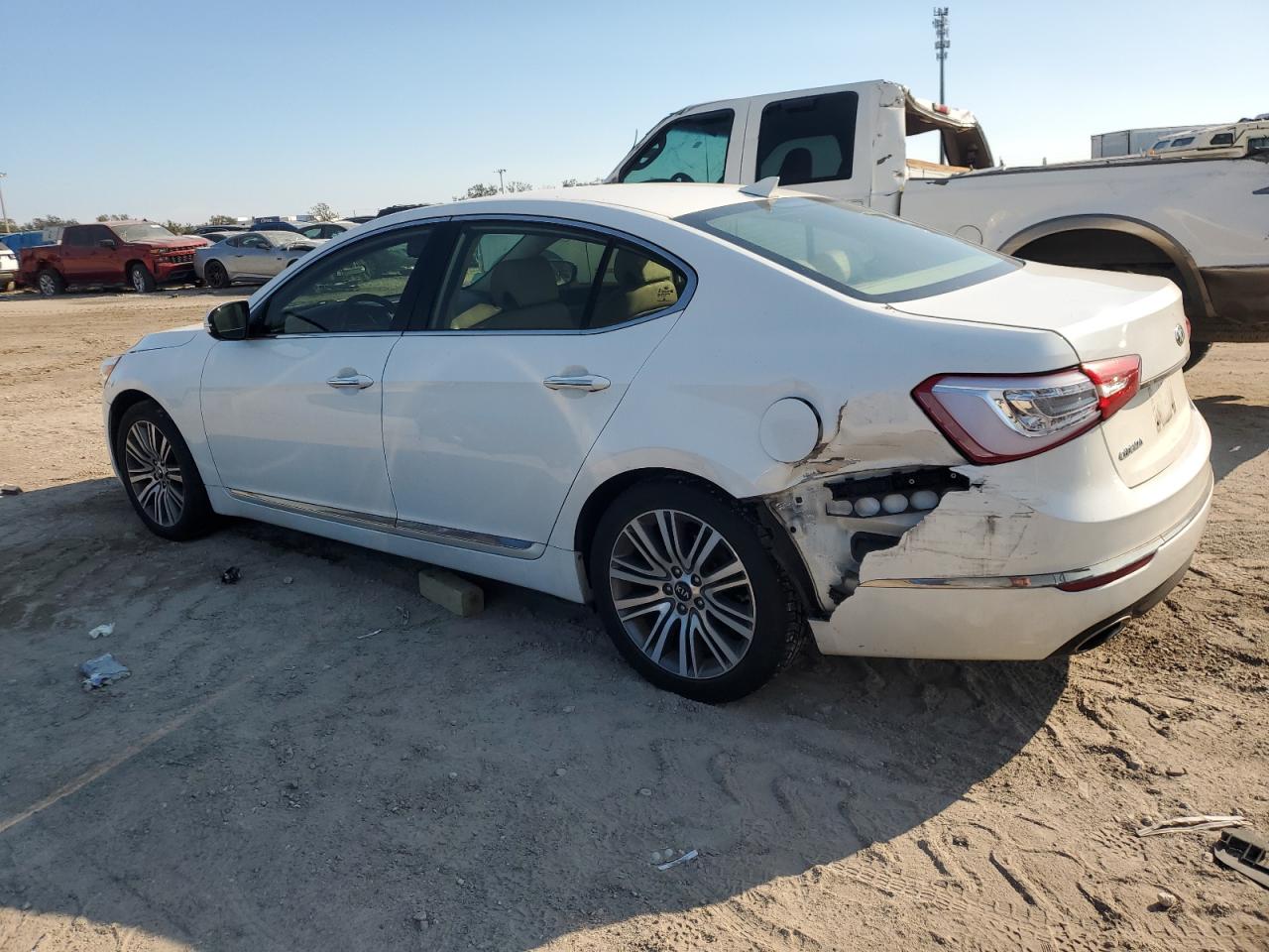 2016 Kia Cadenza - Image 2