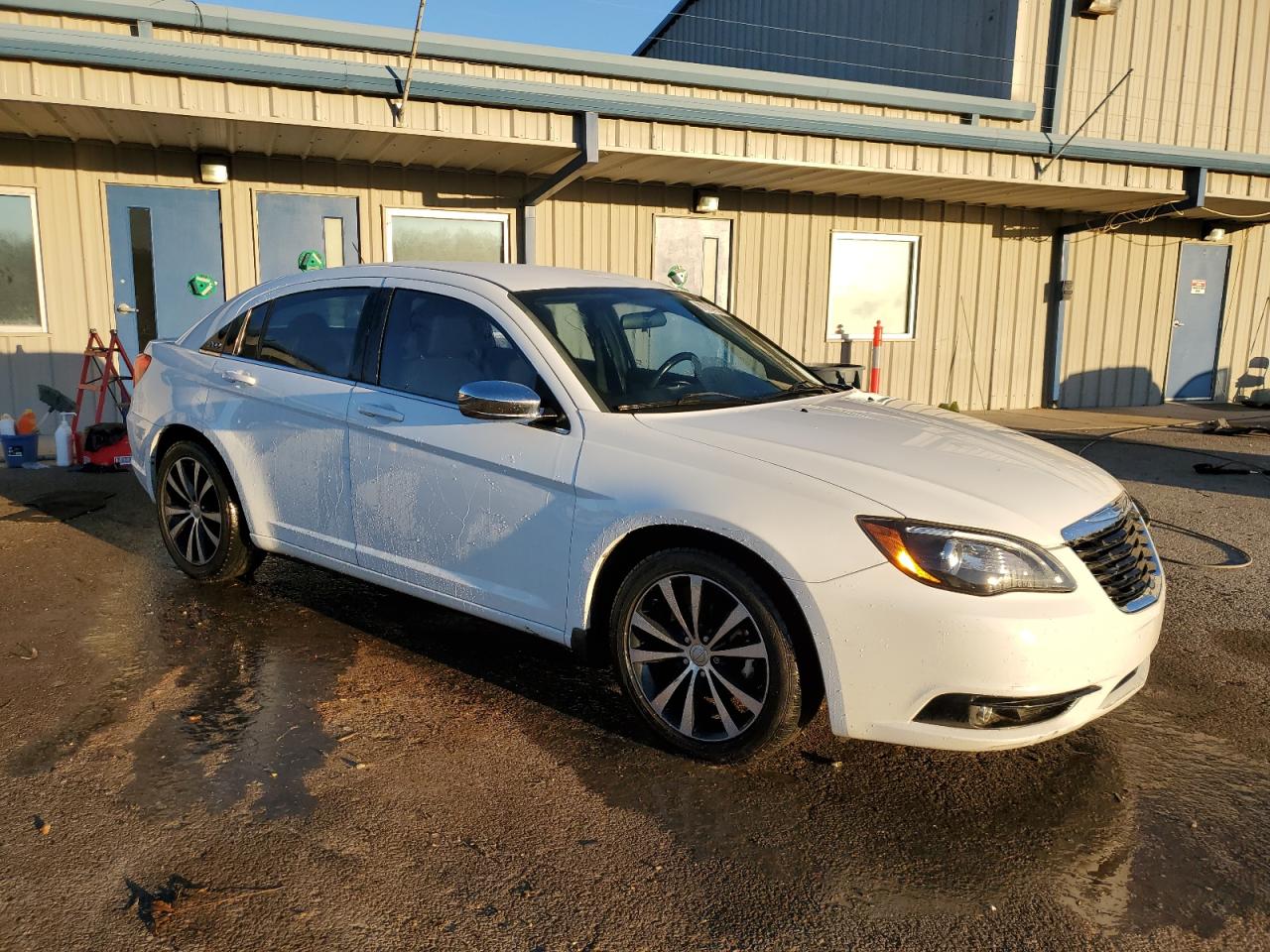 2013 Chrysler 200 - Image 4
