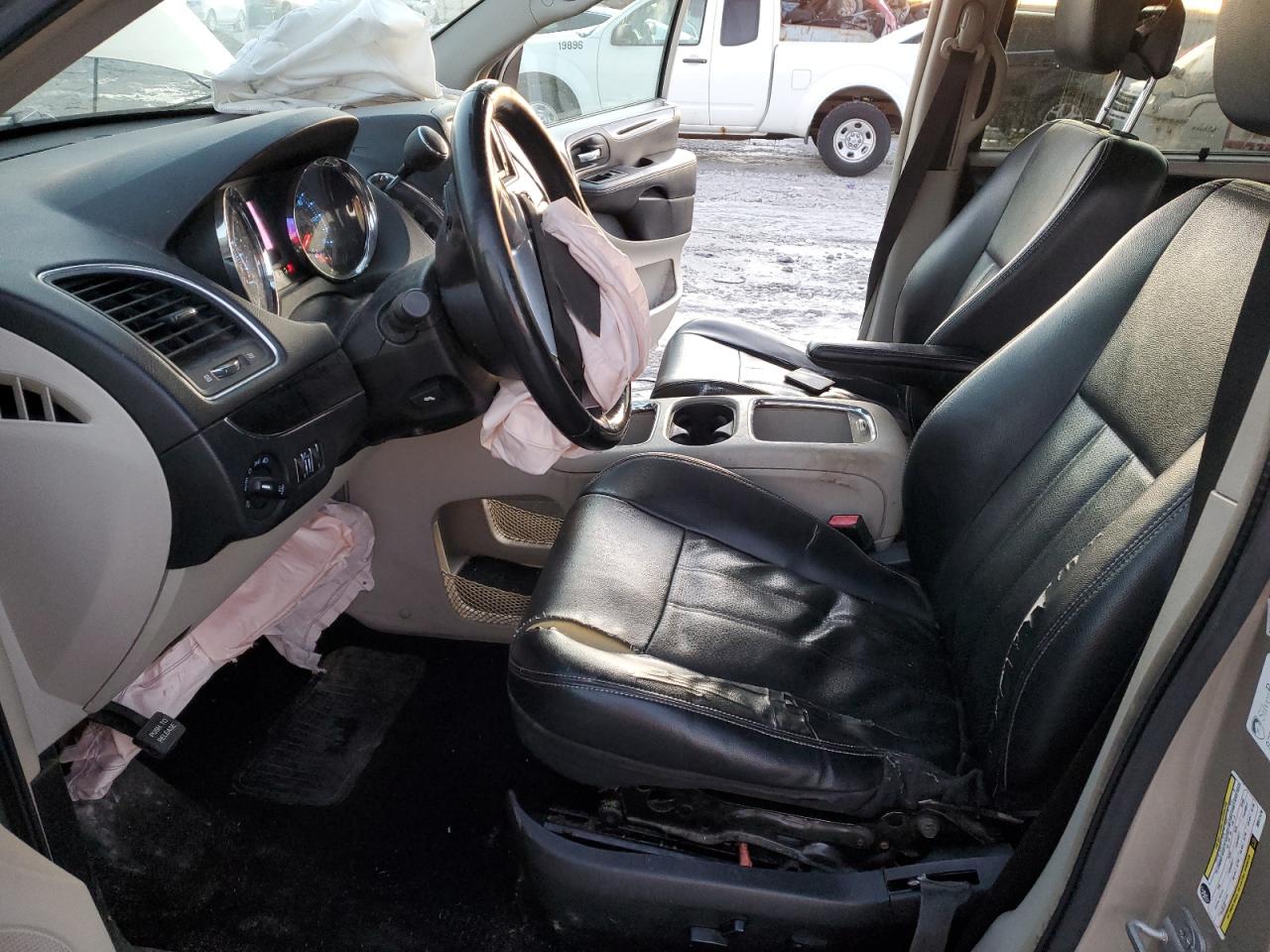 2013 Chrysler Town & Country - Image 7