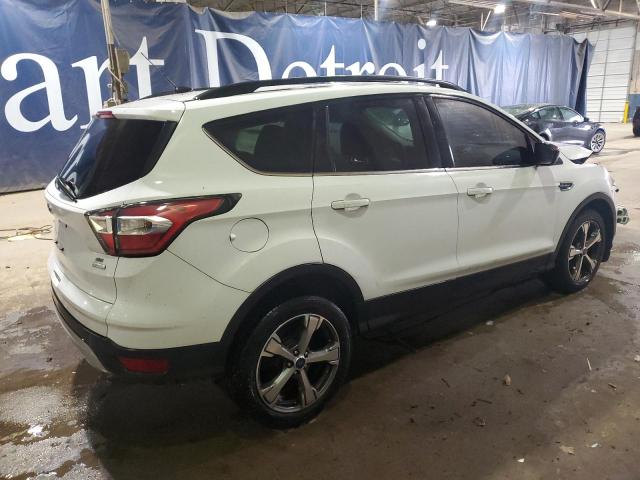 Паркетники FORD ESCAPE 2017 Белы