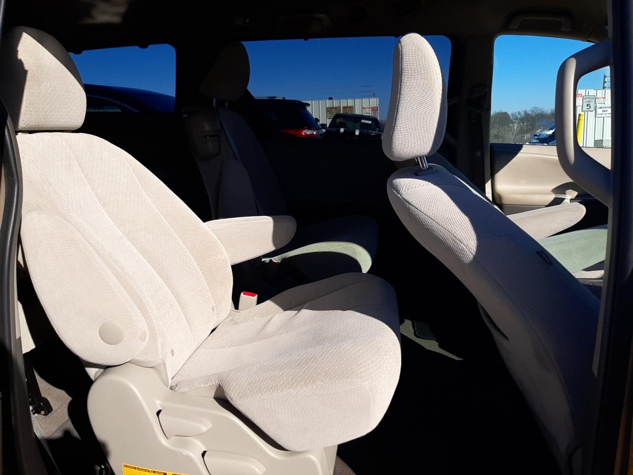 2013 Toyota Sienna - Image 11