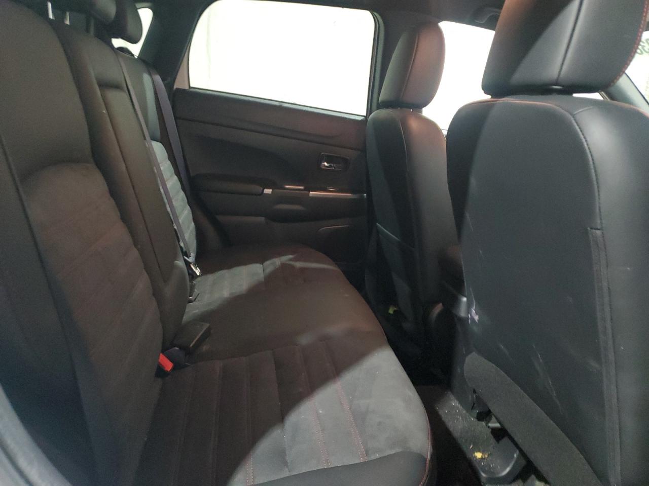 2021 Mitsubishi Outlander - Image 11