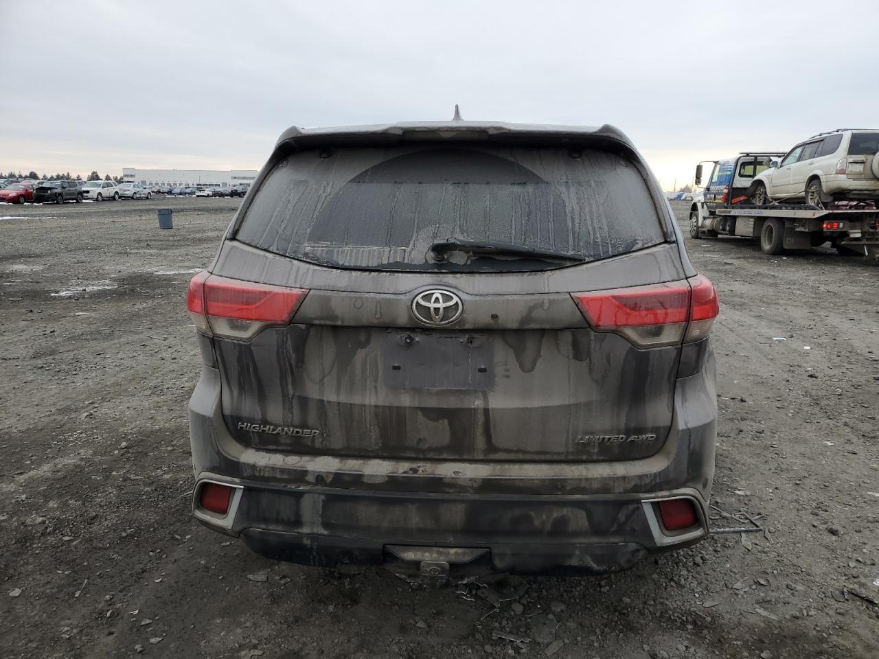 2017 Toyota Highlander - Image 6