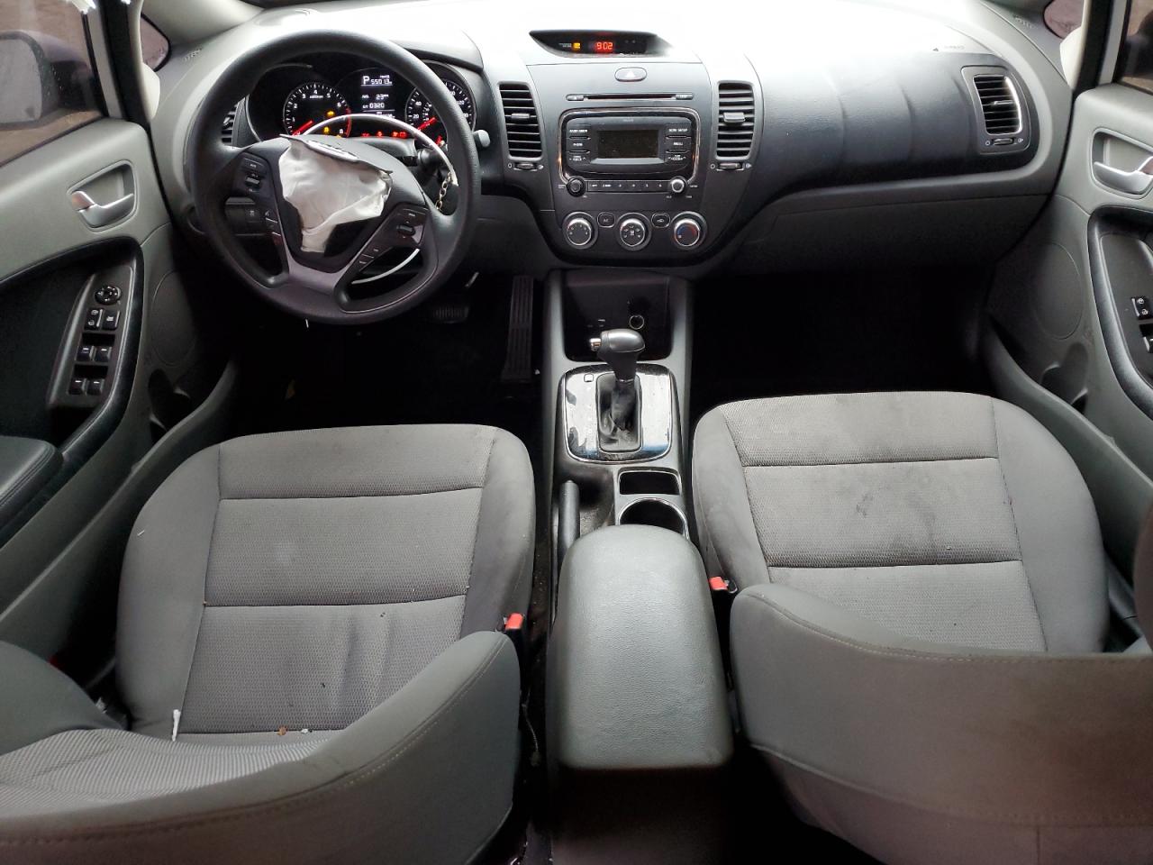 2017 Kia Forte - Image 8
