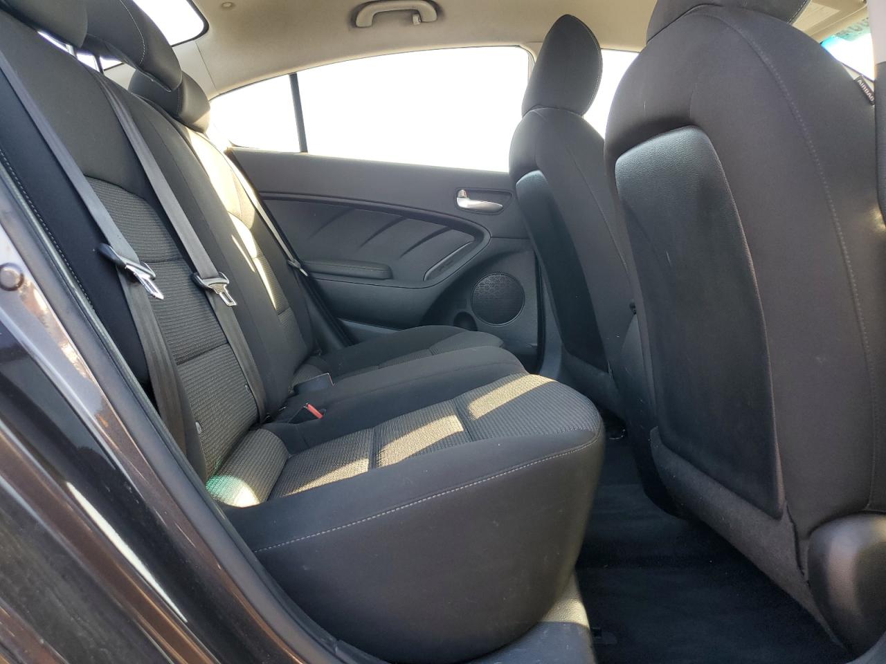 2017 Kia Forte - Image 10