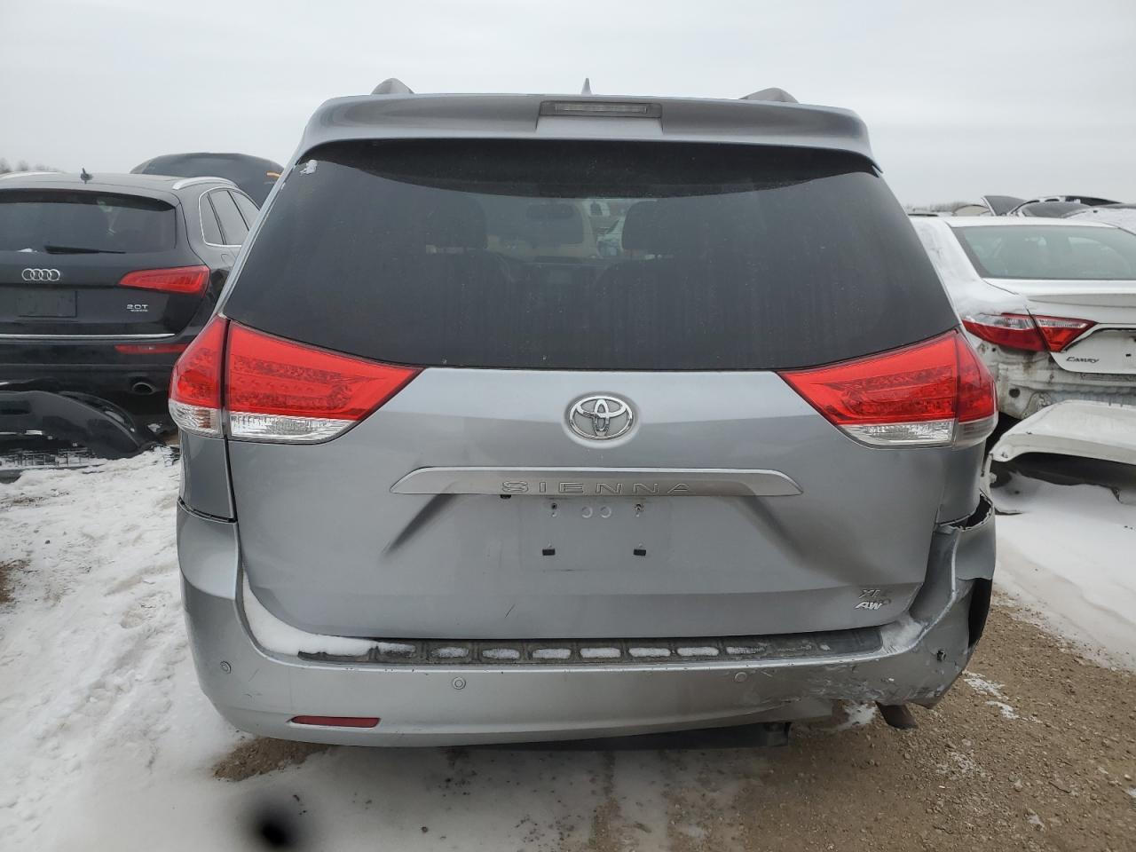 2011 Toyota Sienna - Image 6