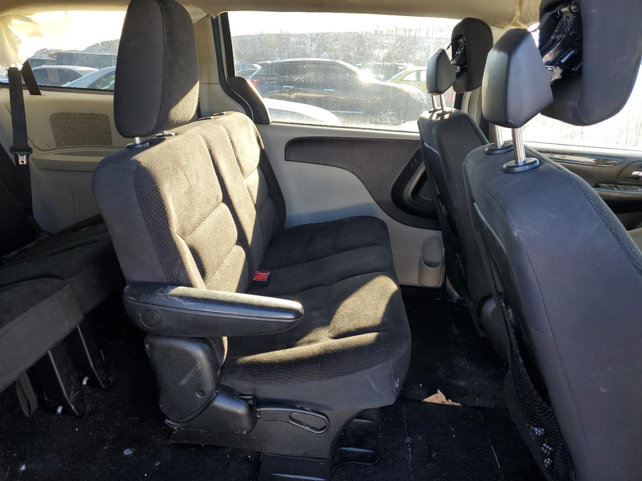 2018 Dodge Caravan - Image 11
