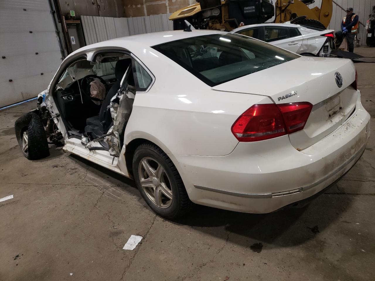 2014 Volkswagen Passat - Image 2