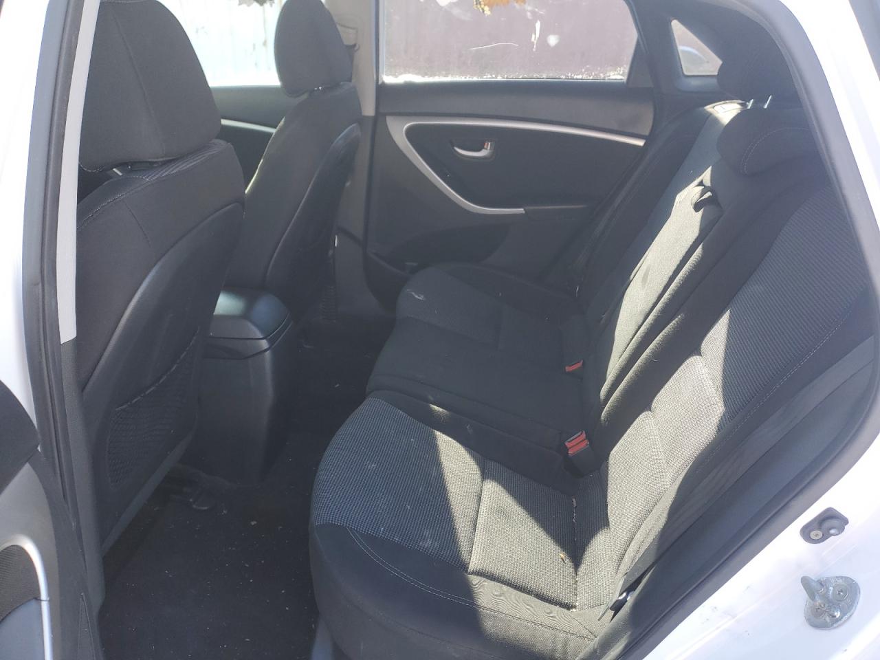 2014 Hyundai Elantra - Image 10