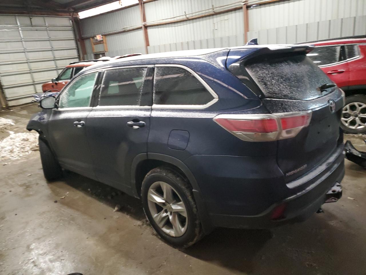 2015 Toyota Highlander - Image 2