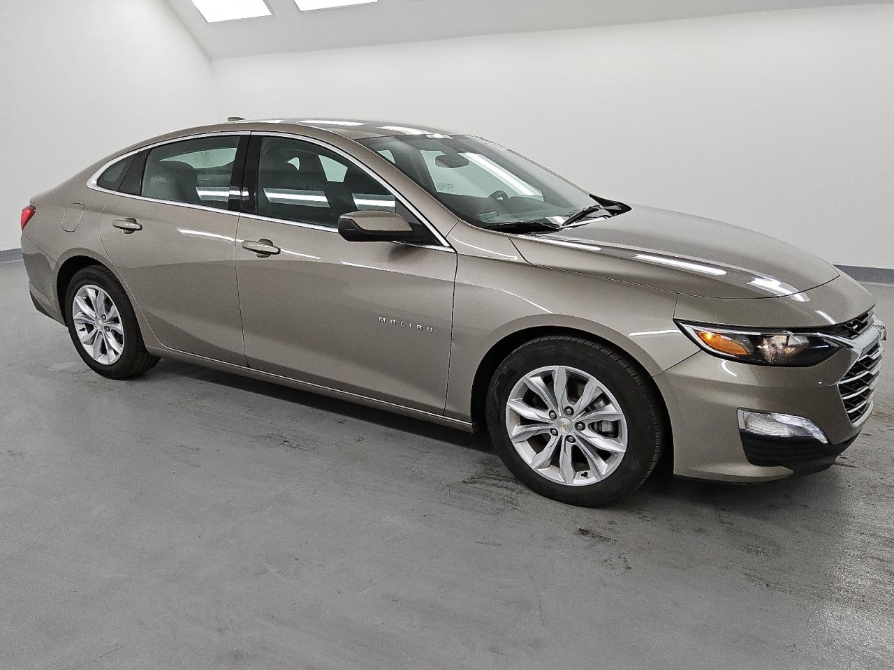 2023 Chevrolet Malibu - Image 4