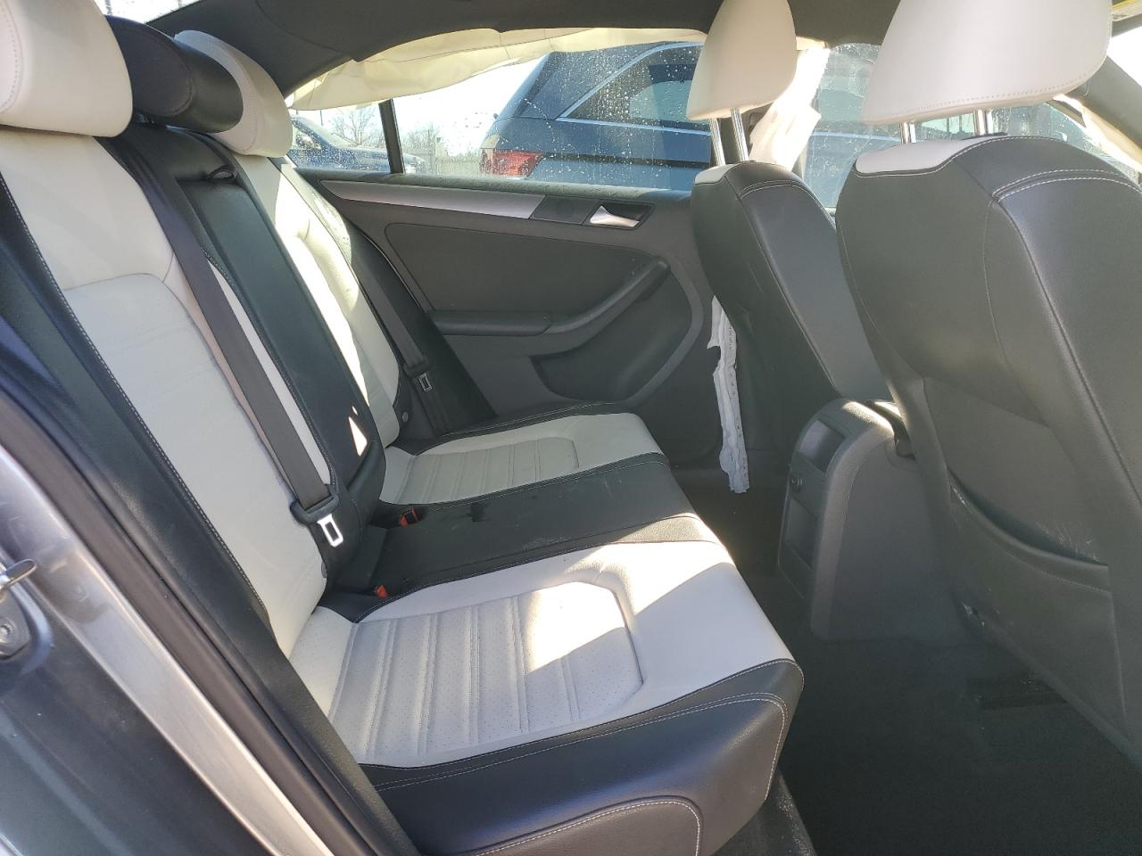 2016 Volkswagen Jetta - Image 10
