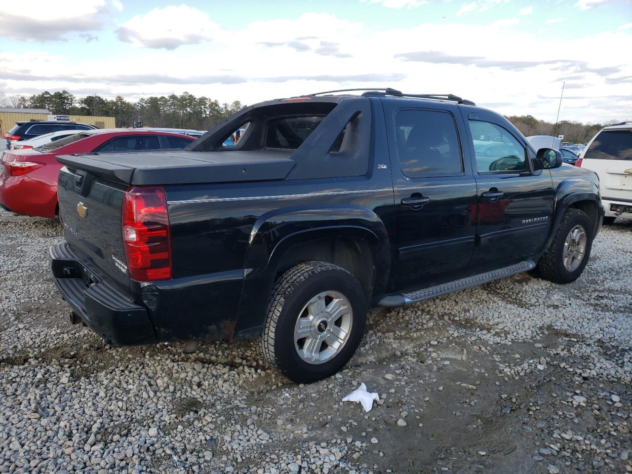 2012 Chevrolet Avalanche - Image 3