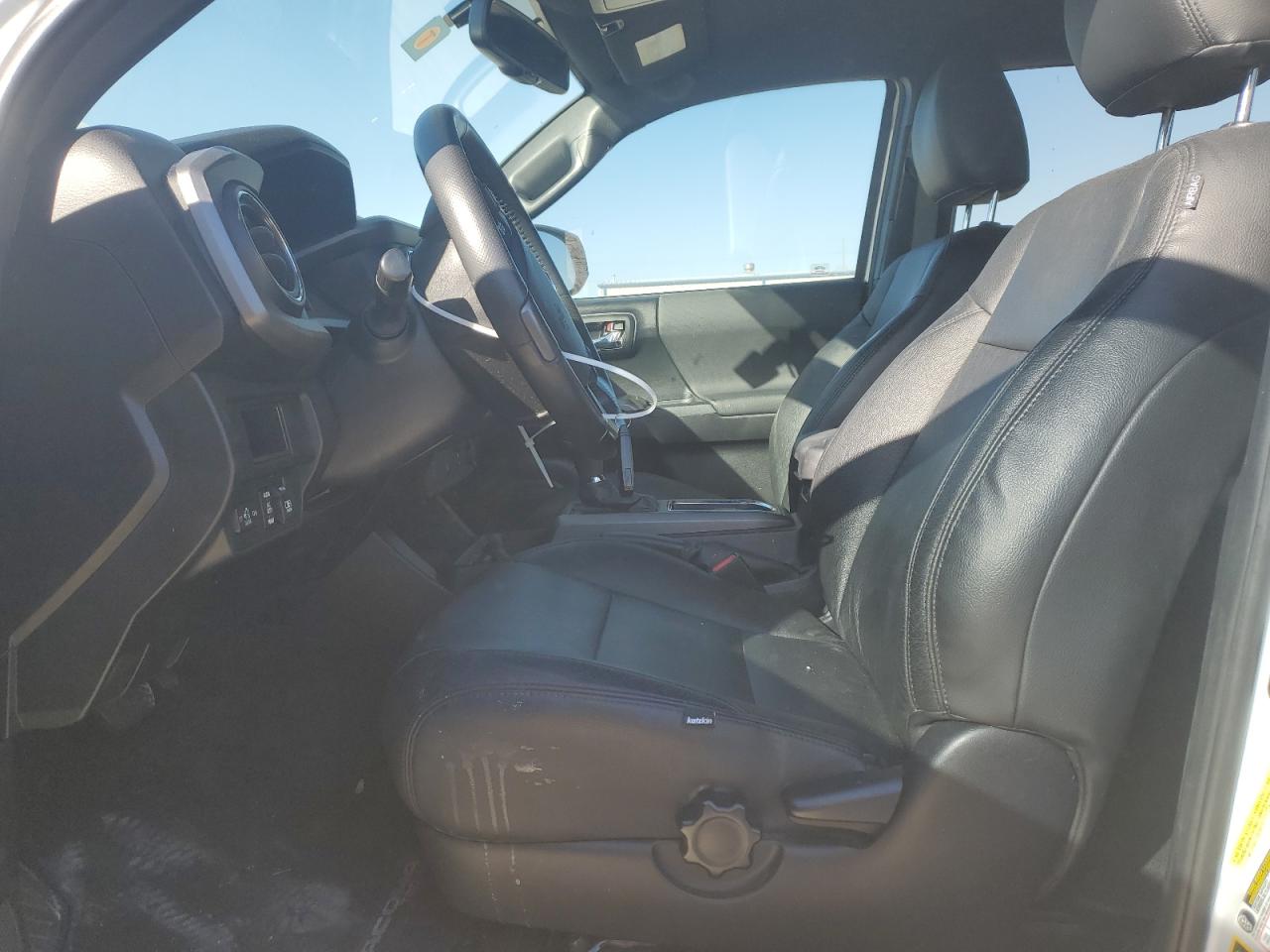 2017 Toyota Tacoma - Image 7