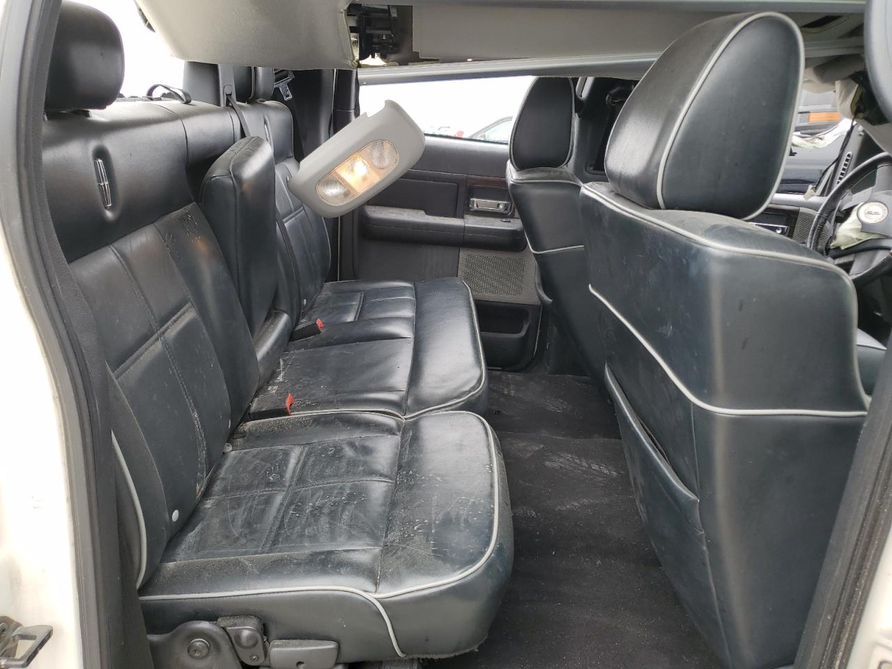 2008 Lincoln Mark LT - Image 10