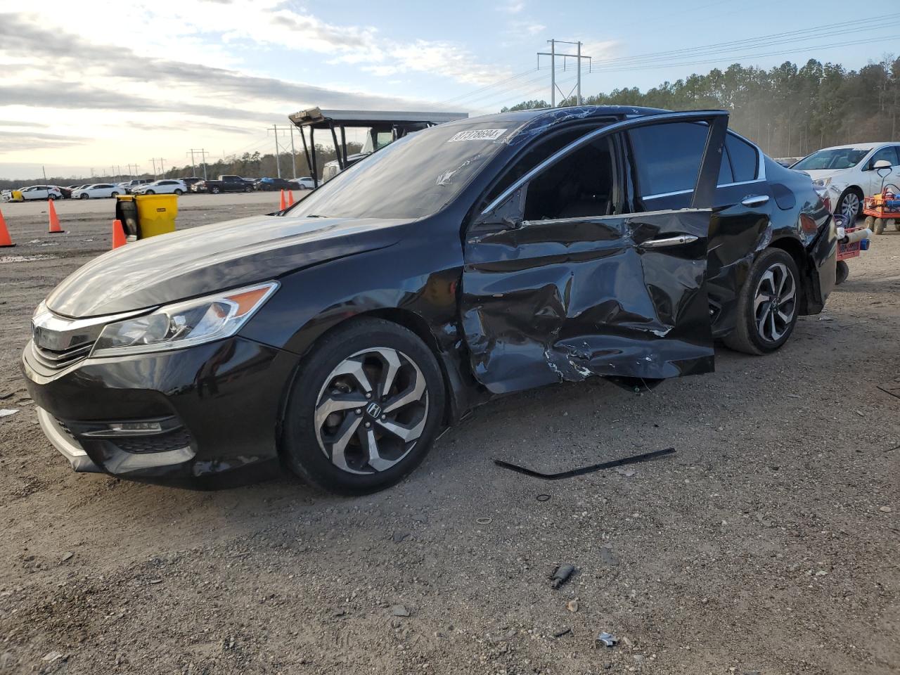 1HGCR2F89GA039316 2016 HONDA ACCORD - Image 1
