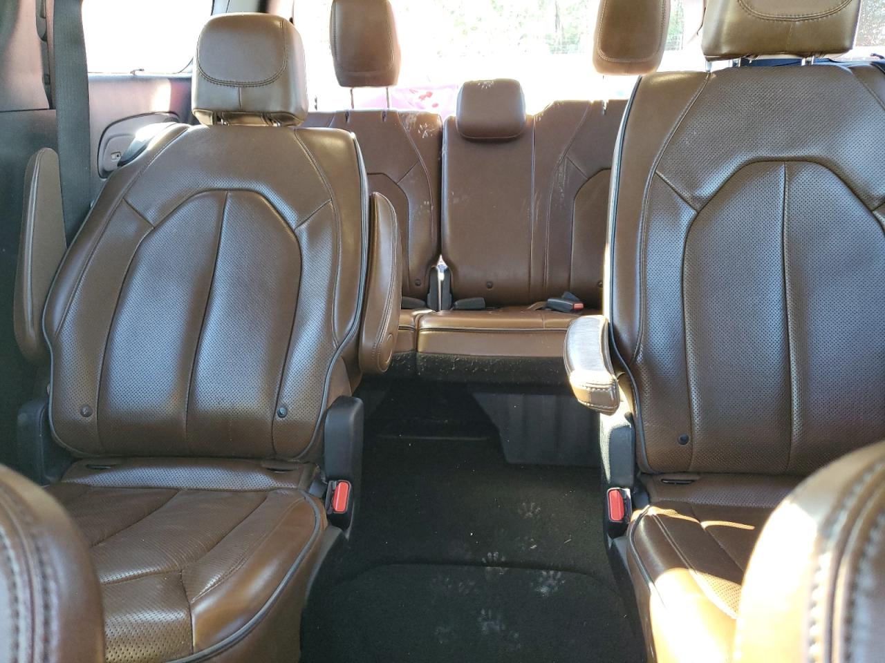 2017 Chrysler Pacifica - Image 10