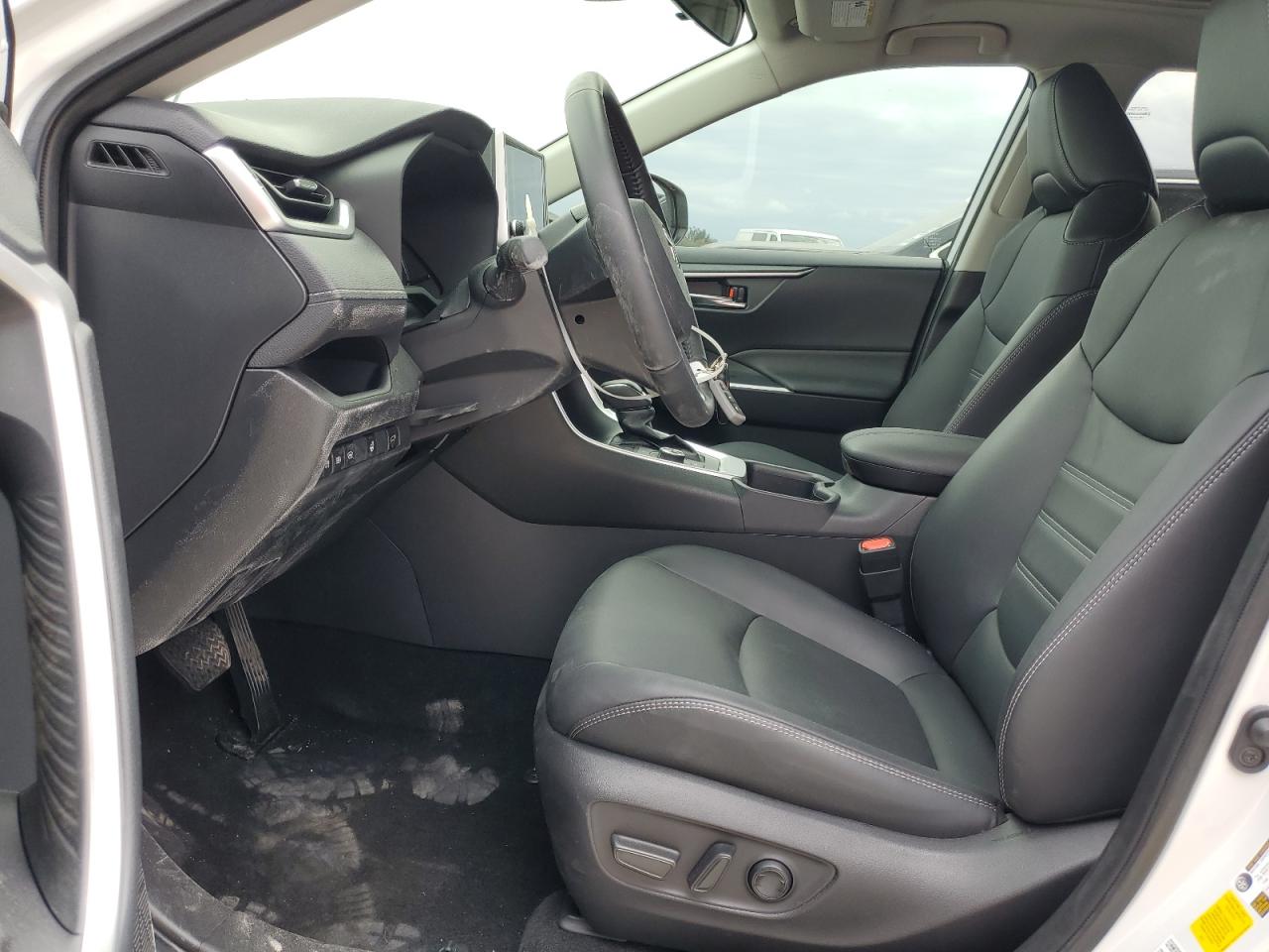 2023 Toyota RAV 4 - Image 7