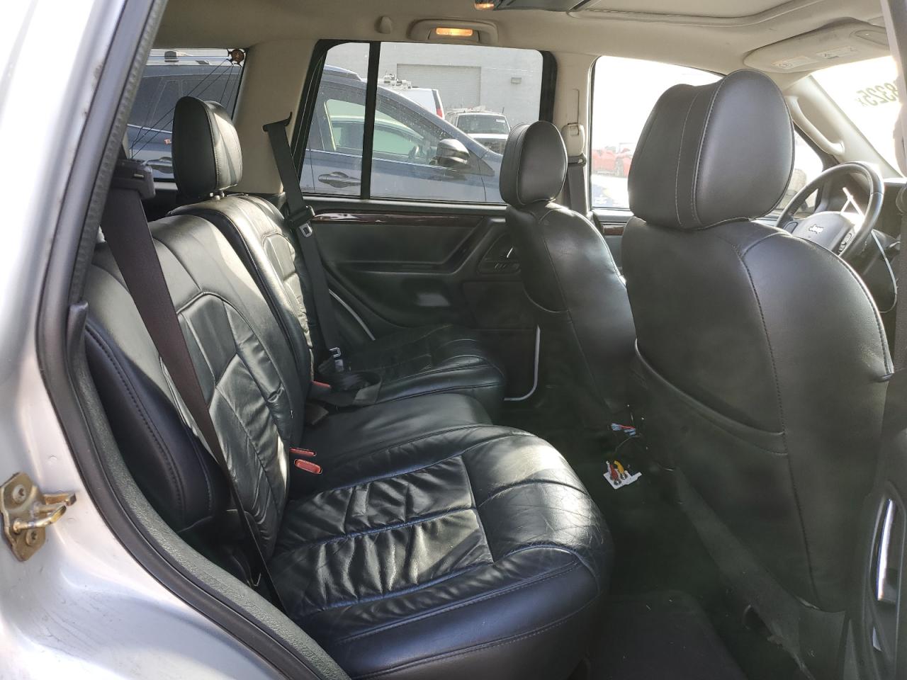2004 Jeep Grand Cherokee - Image 10