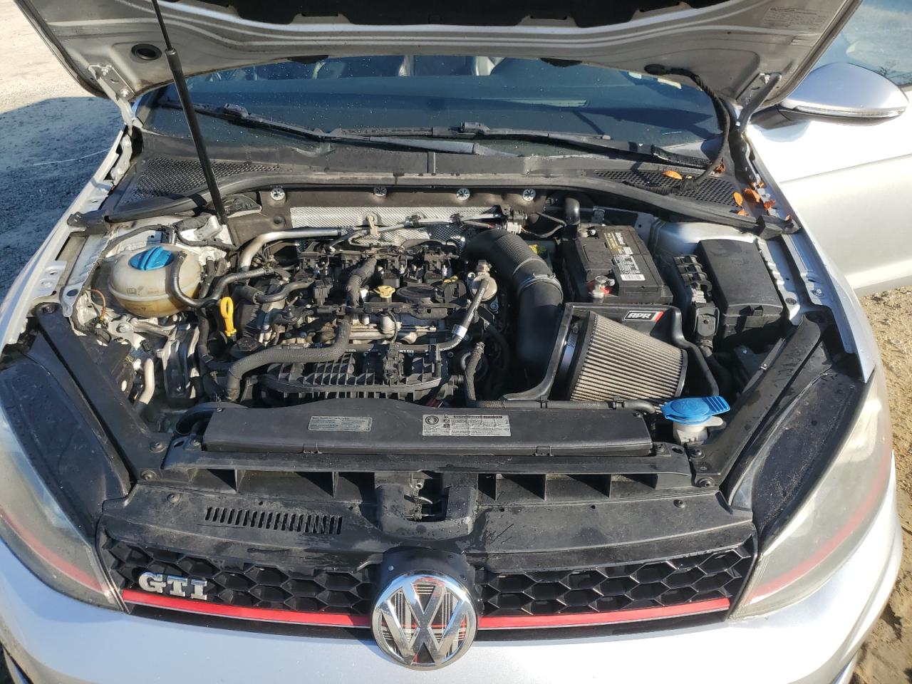 2016 Volkswagen GTI - Image 11