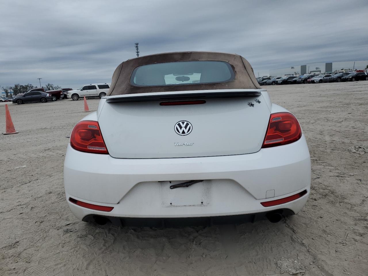 2013 Volkswagen Beetle - Image 6