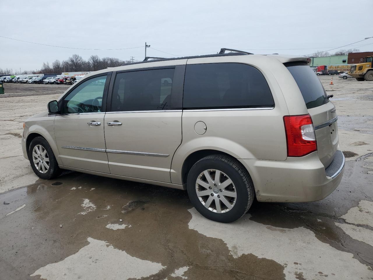 2015 Chrysler Town & Country - Image 2