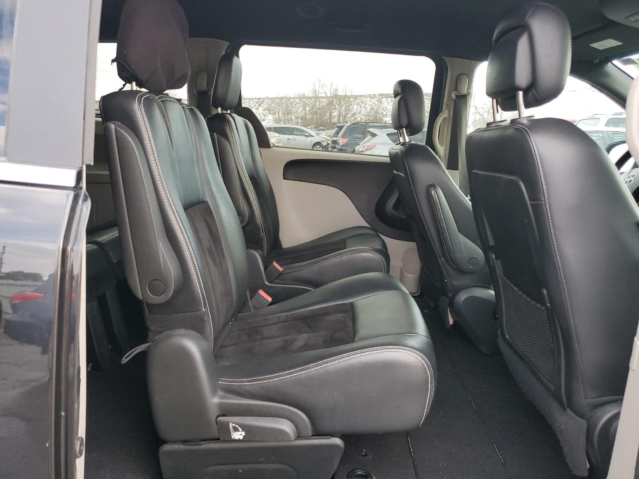 2017 Dodge Caravan - Image 11
