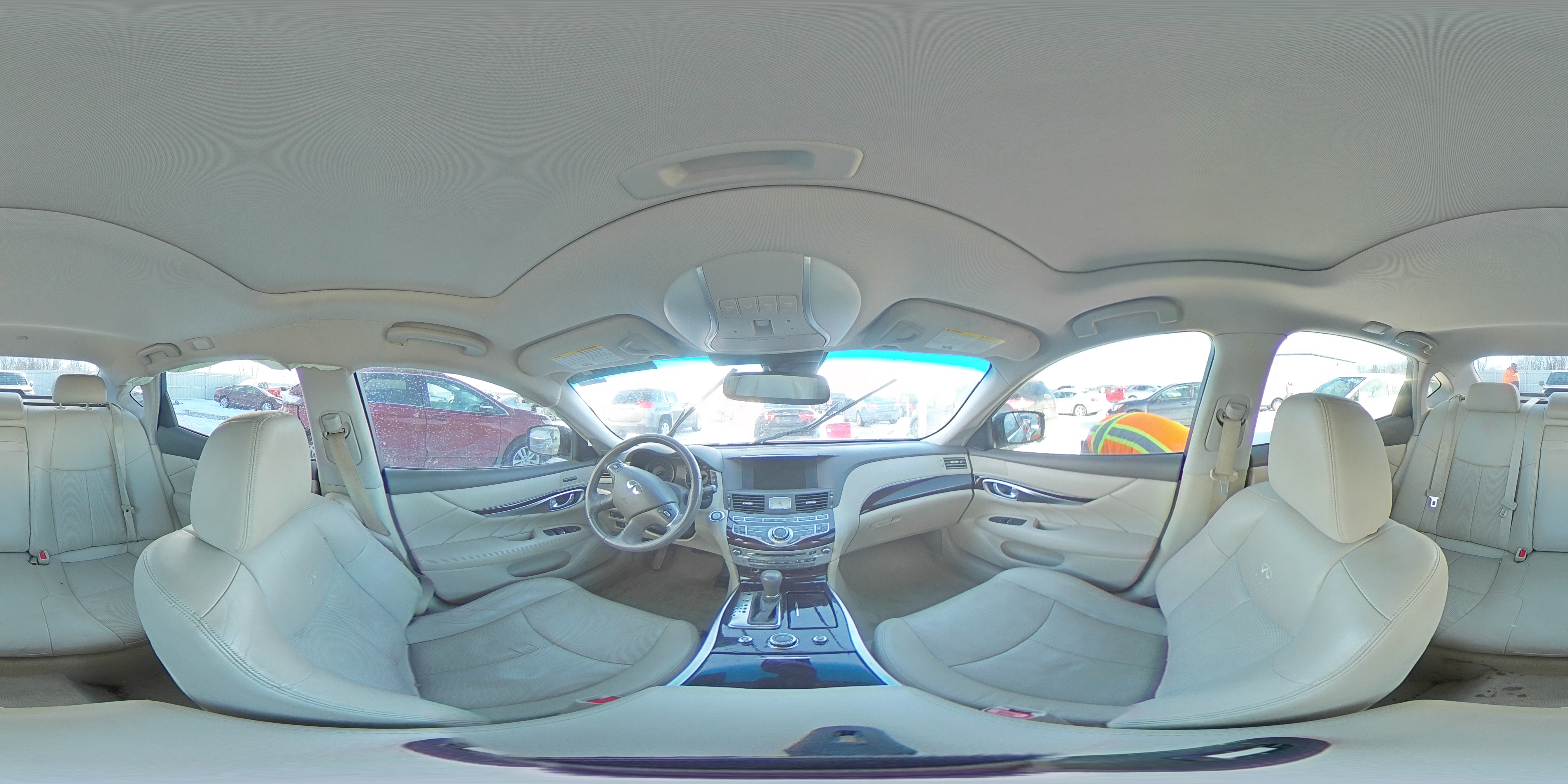 2011 Infiniti M - Image 13
