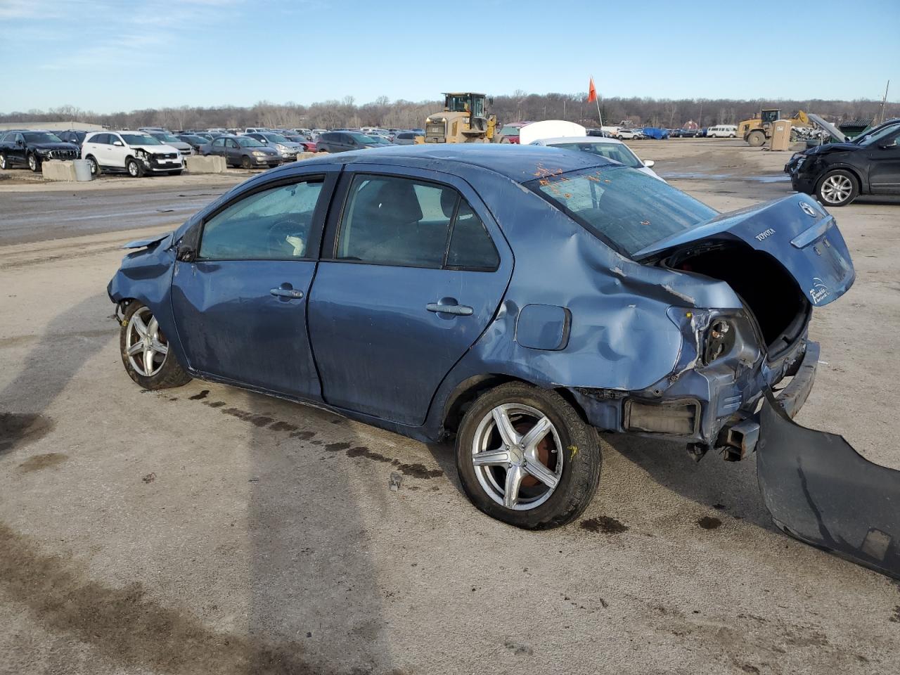2011 Toyota Yaris - Image 2