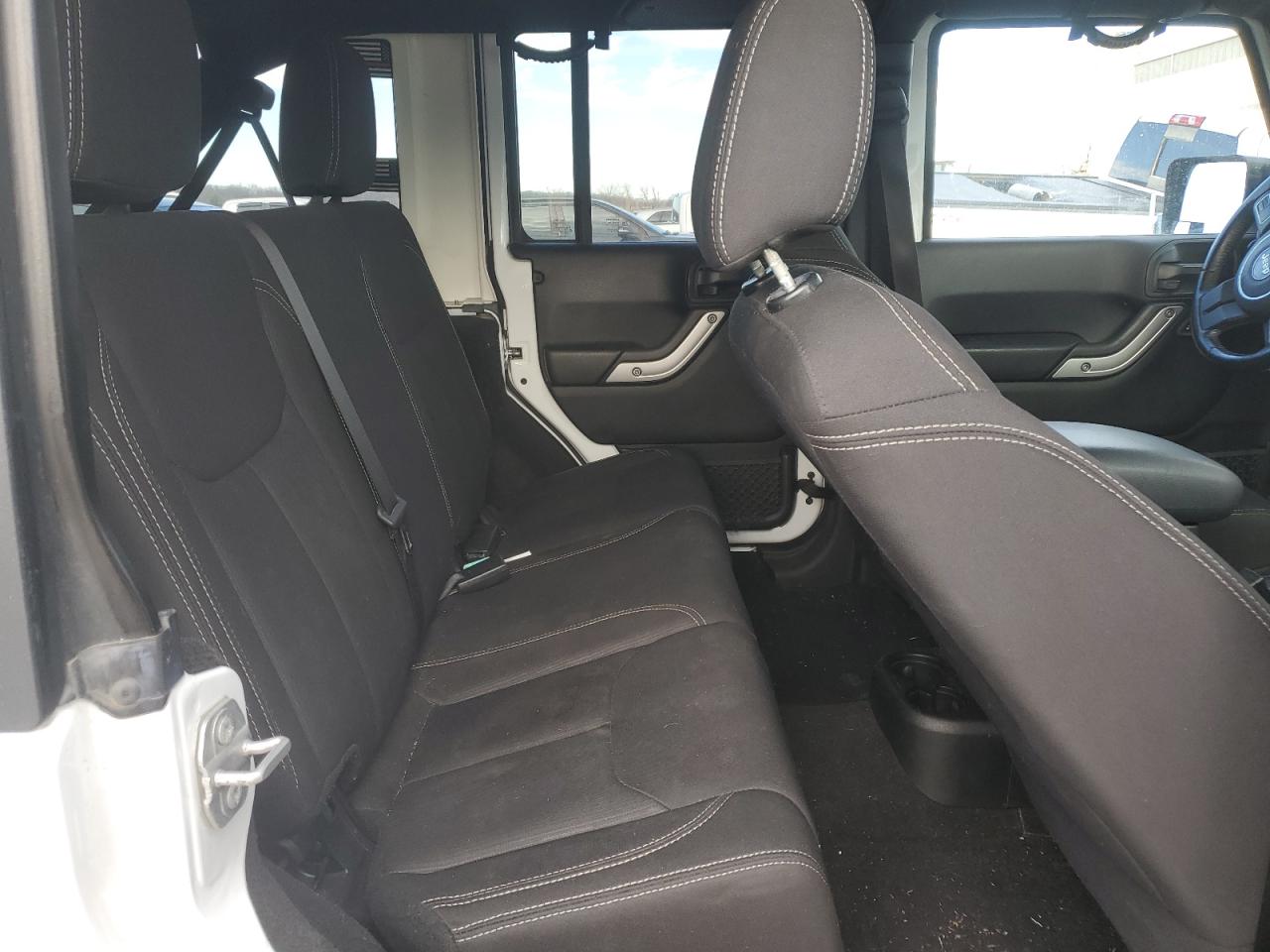 2017 Jeep Wrangler - Image 10