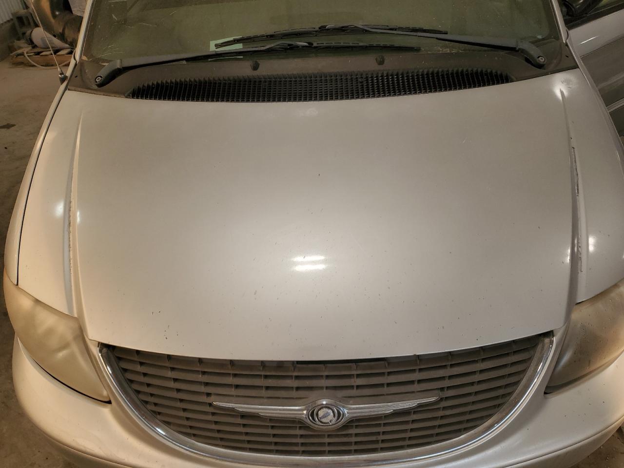 2003 Chrysler Town & Country - Image 13