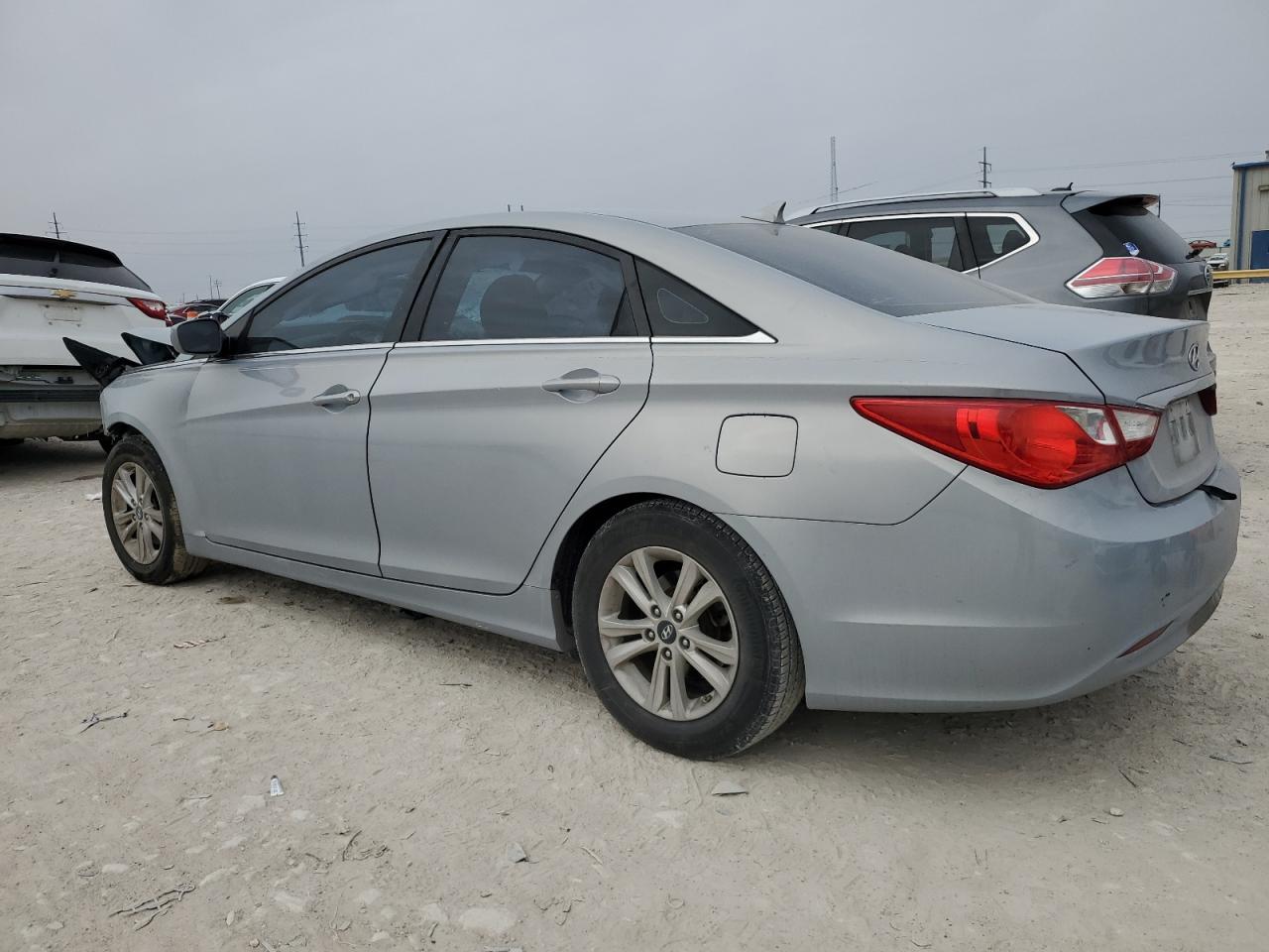 2011 Hyundai Sonata - Image 2