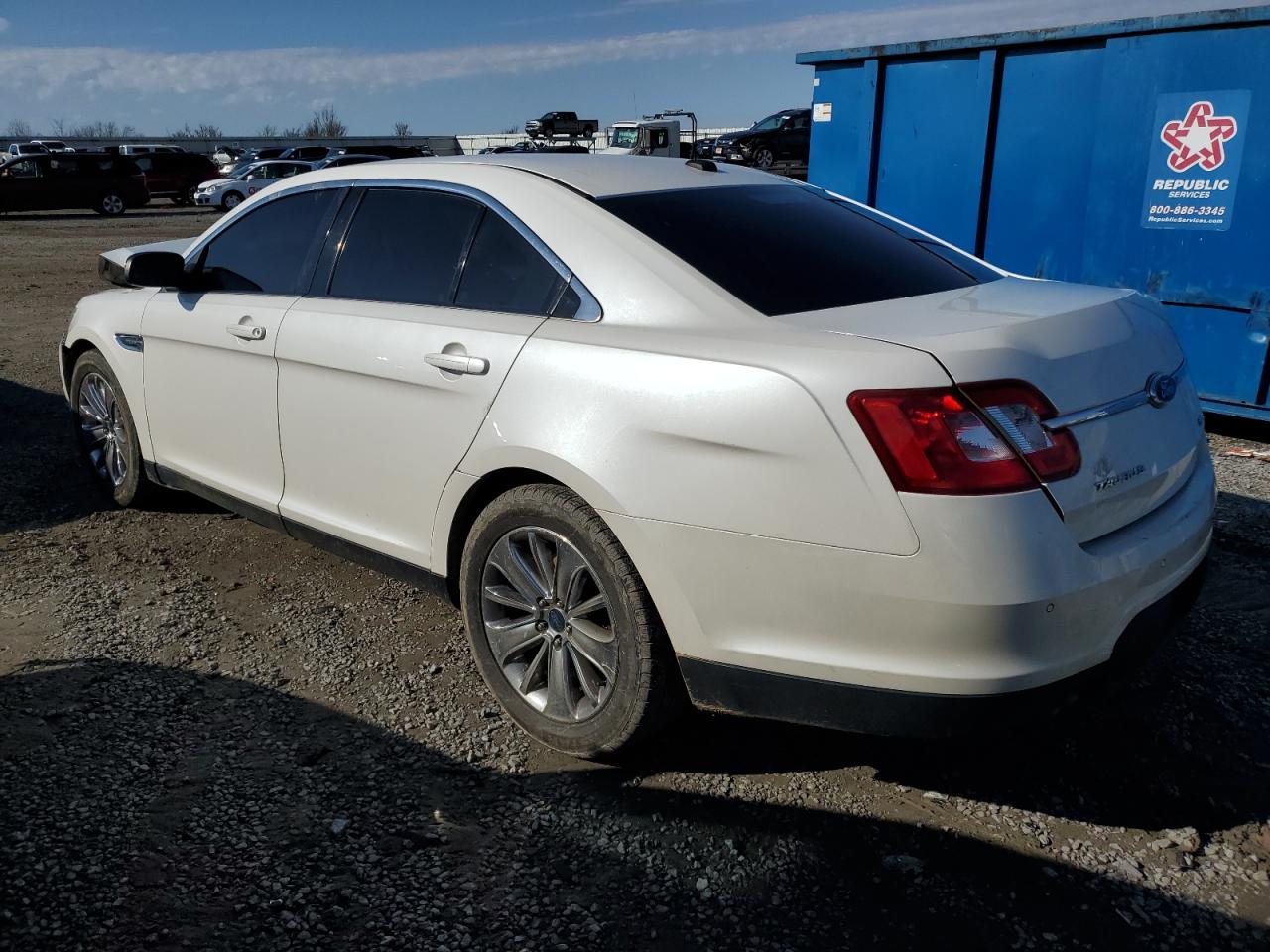 2011 Ford Taurus - Image 2