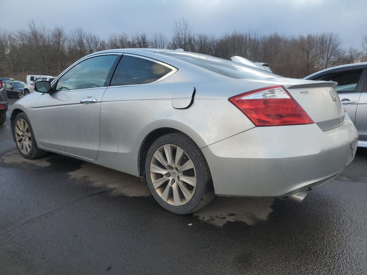2009 Honda Accord - Image 2