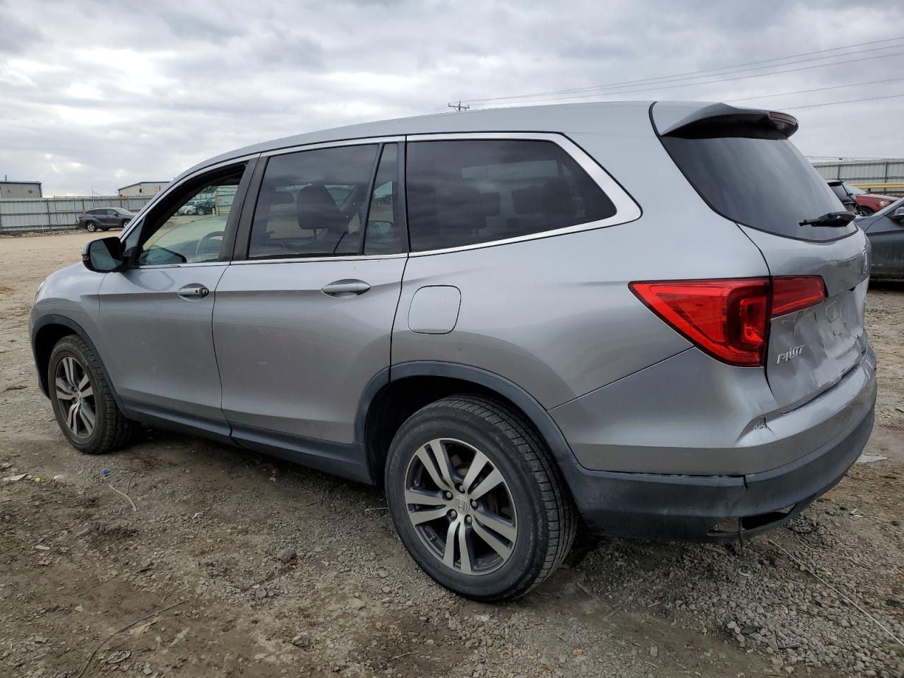 2017 Honda Pilot - Image 2