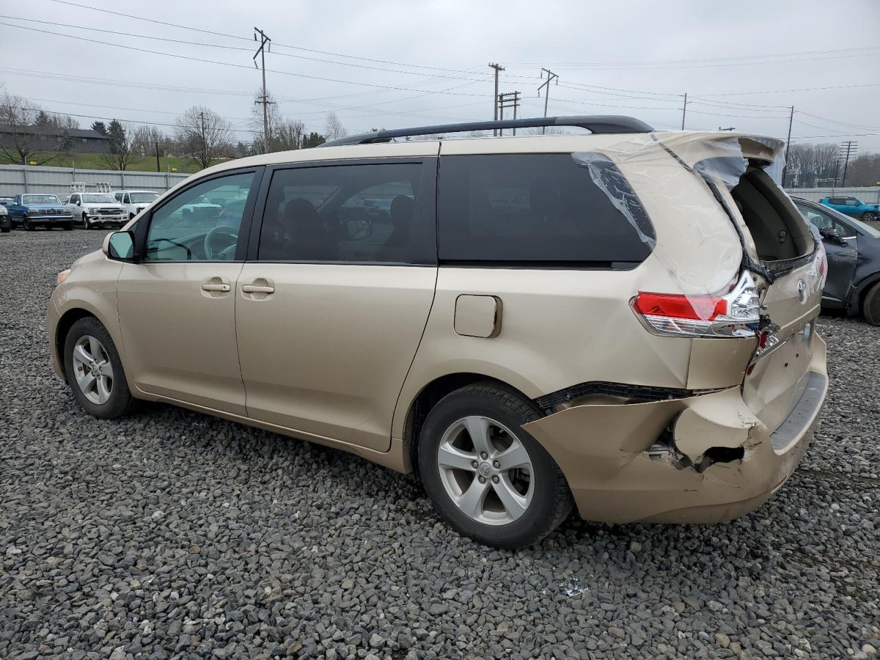 2013 Toyota Sienna - Image 2