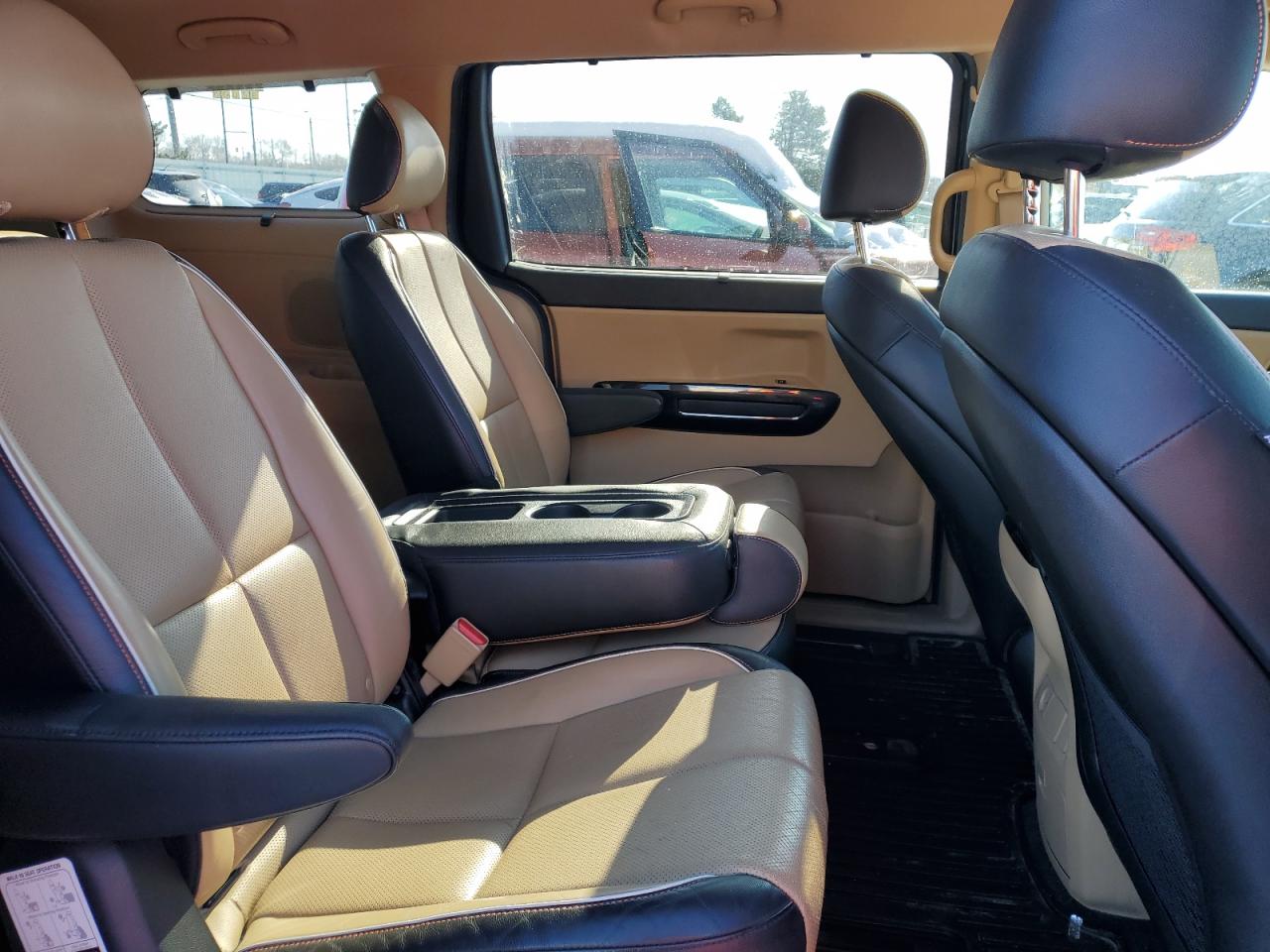 2016 Kia Sedona - Image 11