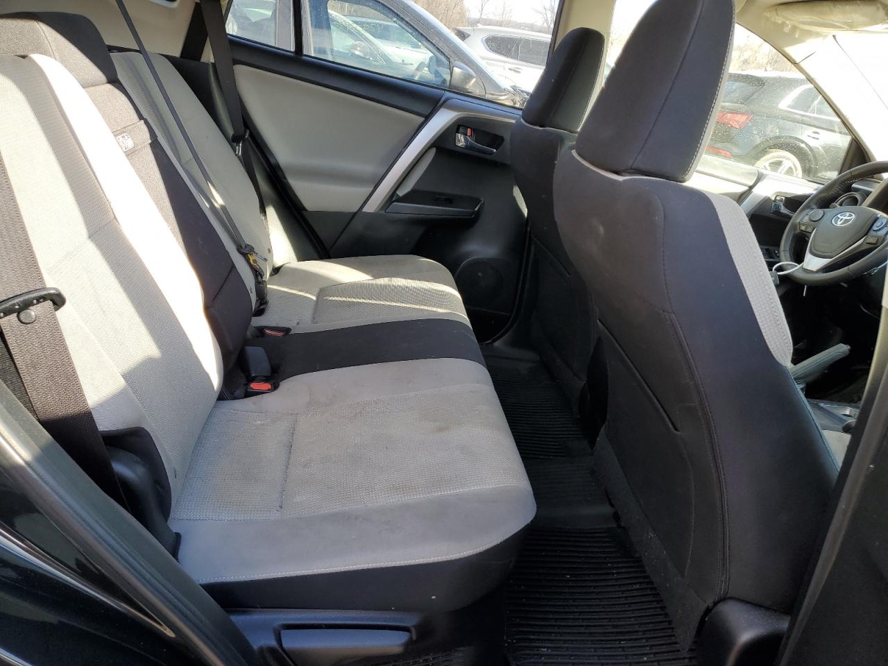 2016 Toyota RAV 4 - Image 11