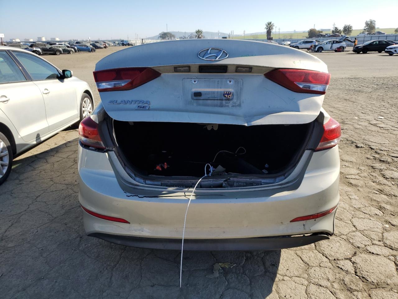 2017 Hyundai Elantra - Image 6