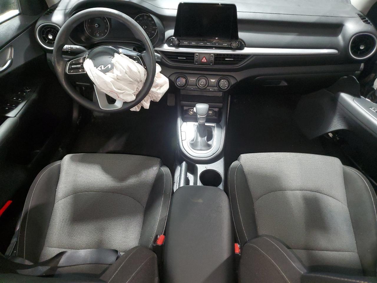 2024 Kia Forte - Image 8