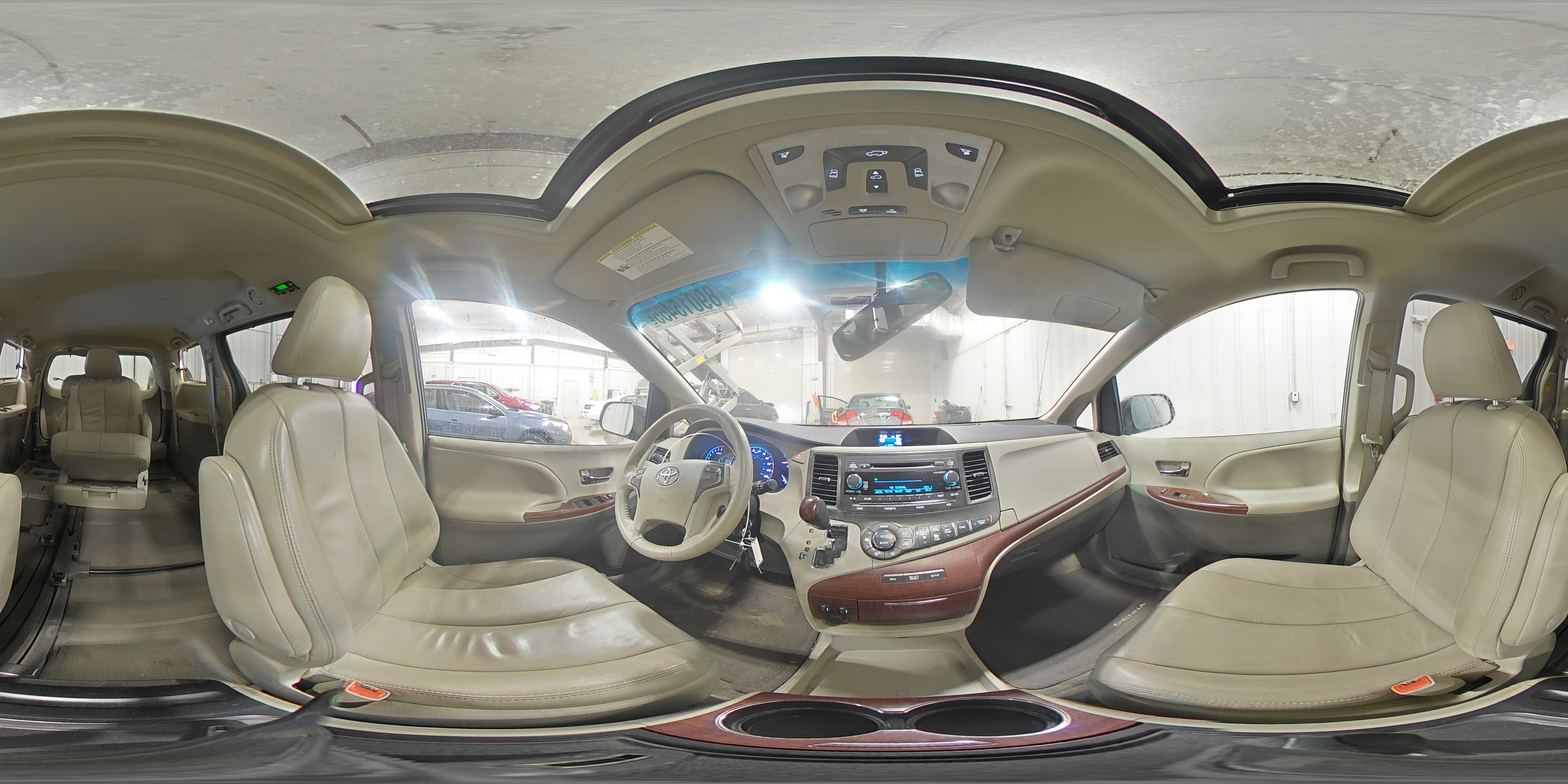 2013 Toyota Sienna - Image 15