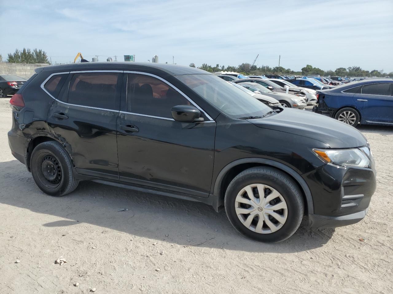 2018 Nissan Rogue - Image 4