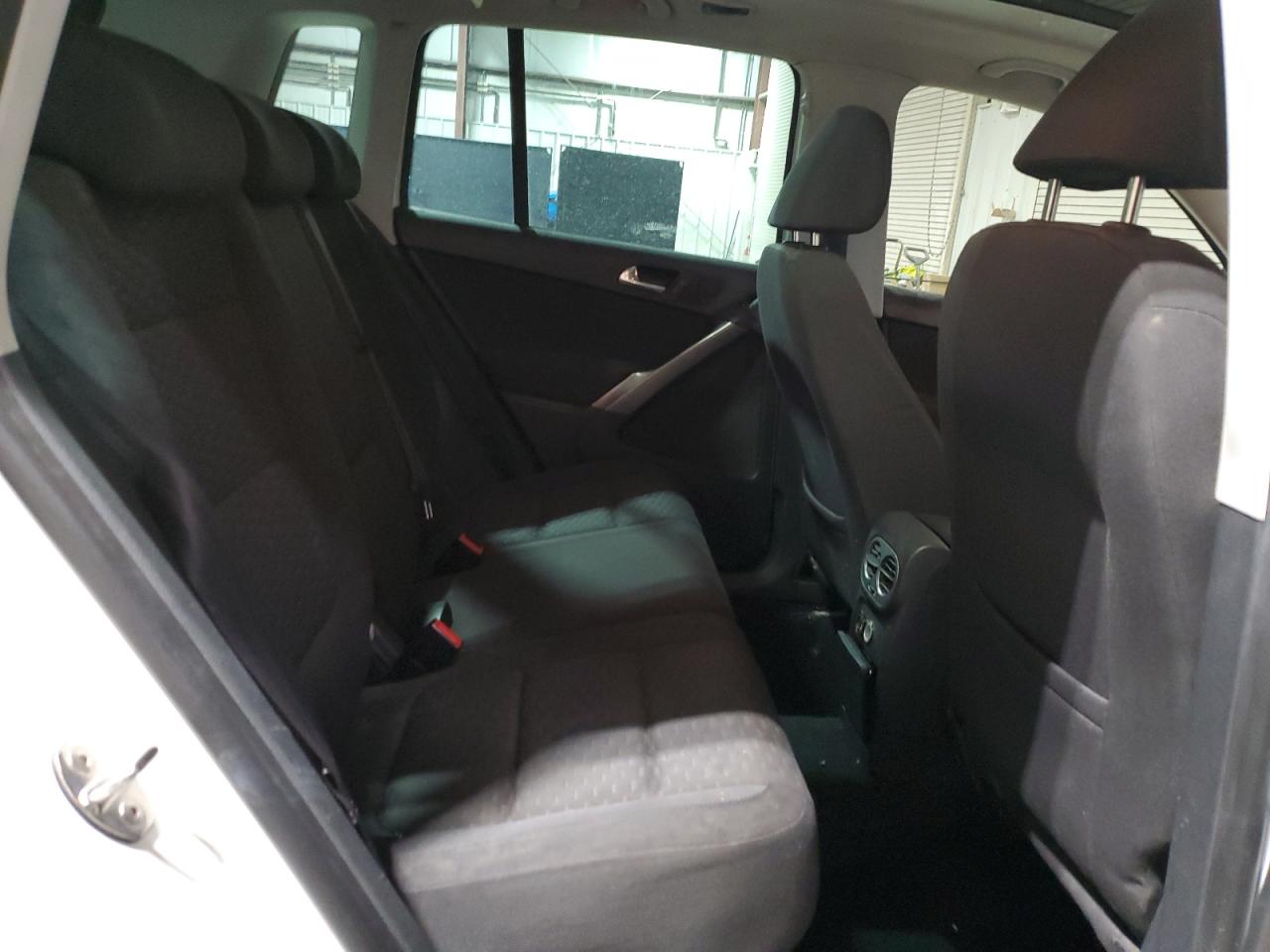2009 Volkswagen Tiguan - Image 11