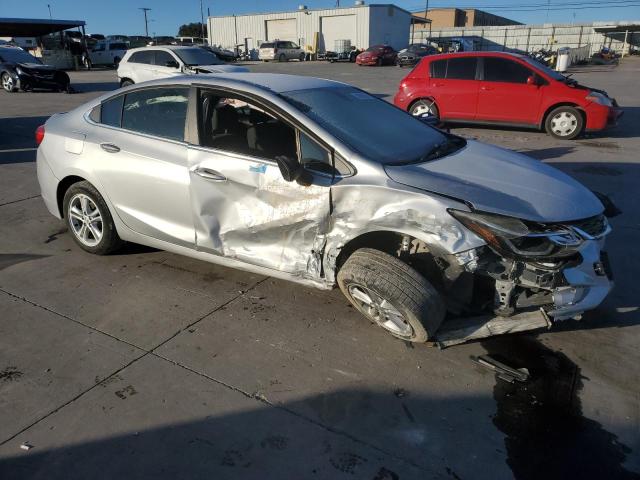 Sedans CHEVROLET CRUZE 2017 Srebrny