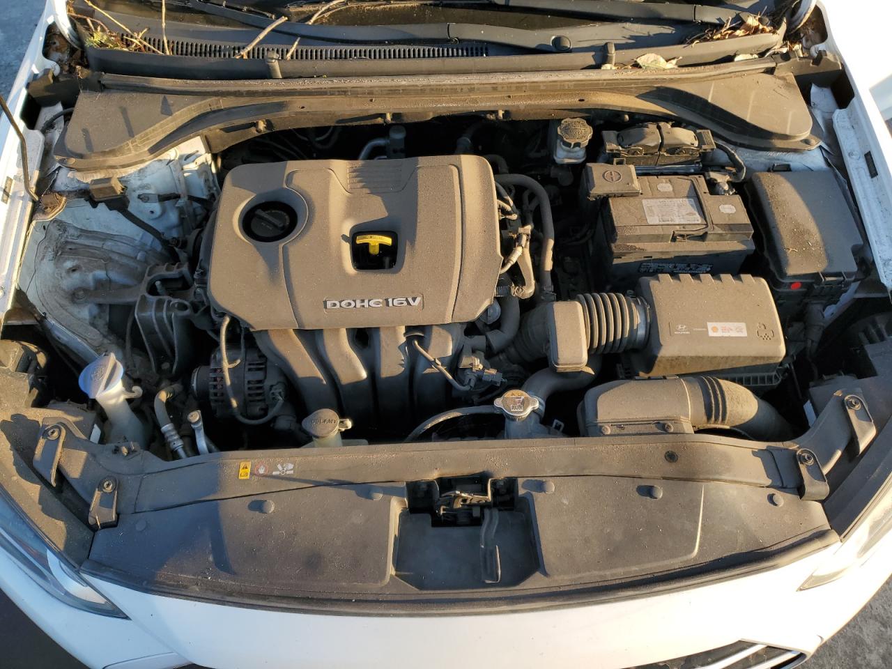 2017 Hyundai Elantra - Image 12