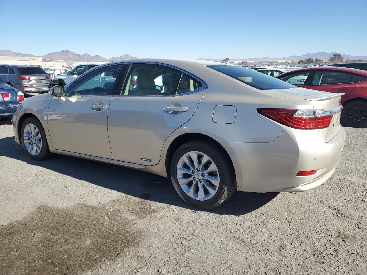 2014 Lexus ES - Image 2